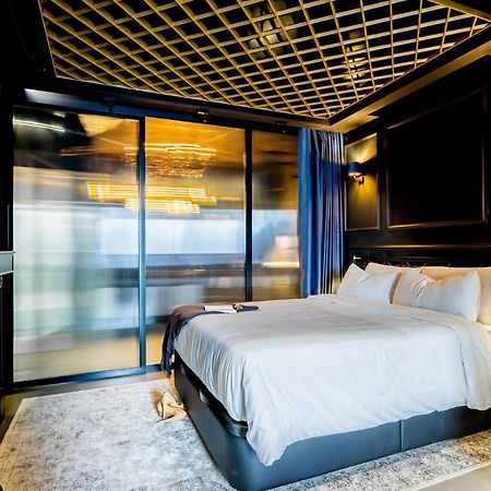 Suite Shibari By Justine Apartments Sobria Elegante Y Pecaminosa Apartamento Turistico En Madrid Rio Esterno foto